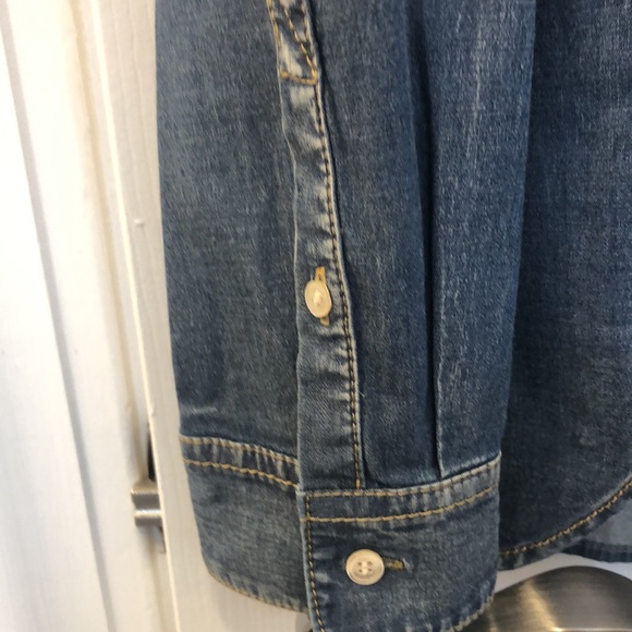 NWTs LL Bean’s Signature exclusive line Stretch lightly faded denim Shirt - Picture 8 of 10